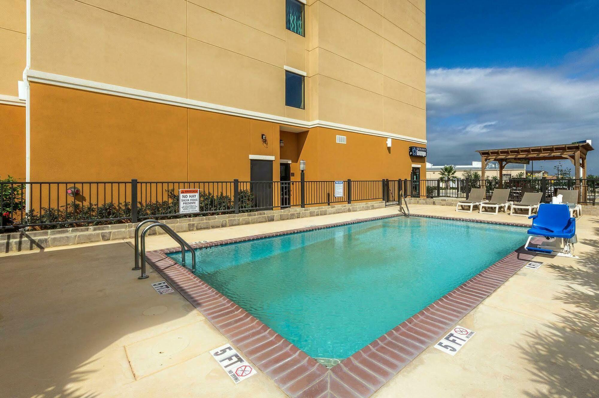Comfort Suites Cotulla Near I-35 Bagian luar foto
